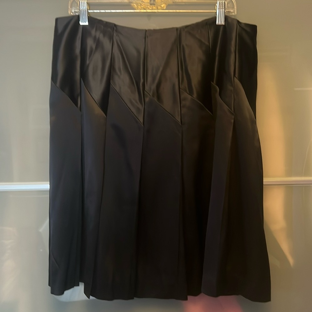 Banana Republic satin black pleated skirt size 16